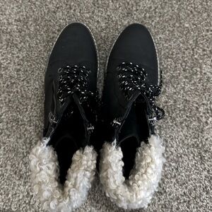 Black winter snow boots size 9 NWOT